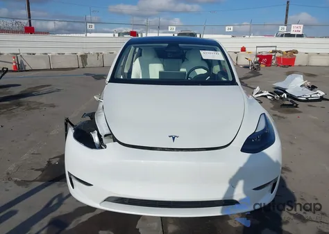 2024 Tesla Model Y Long Range Dual Motor All-Wheel Drive from USA, damaged, VIN 7SAYGAEE2RF195688